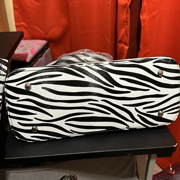 JustFab Animal Print Bag - Picture 4 of 6